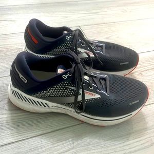 Mens Brooks running shoe. Size 10.5 W